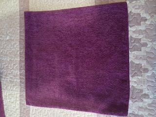 Mesa camilla y fundas para tres cojines.