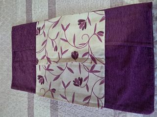 Mesa camilla y fundas para tres cojines.