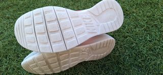 Zapatillas Nike grises y rosas