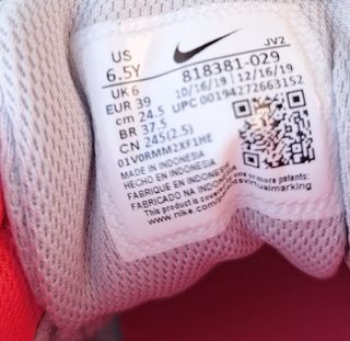 Zapatillas Nike grises y rosas