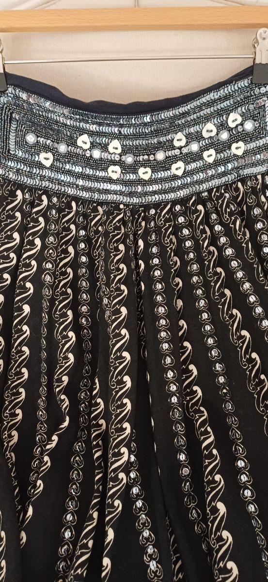Falda larga India joya negra y blanca talla única