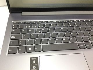 pc portatil lenovo 83er