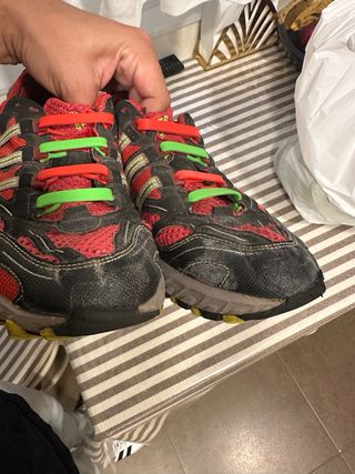 Zapatillas Adidas Talla 42 Rojas y Negras