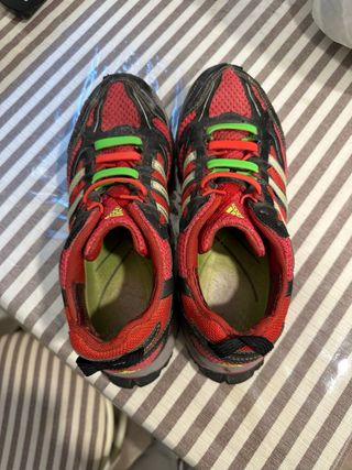 Zapatillas Adidas Talla 42 Rojas y Negras