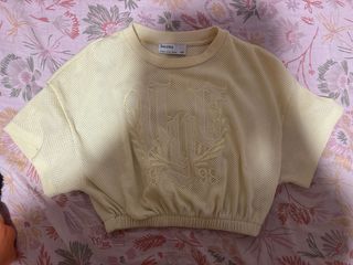Top Bershka amarillo 