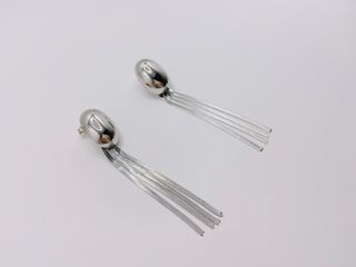 Pendientes largos plateados con cadena
