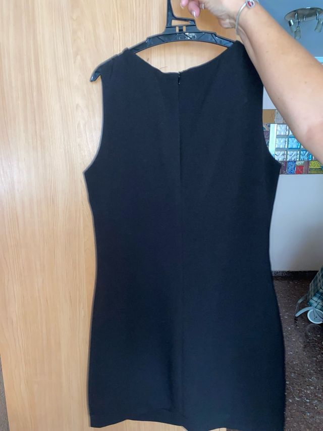 Vestido negro sin mangas