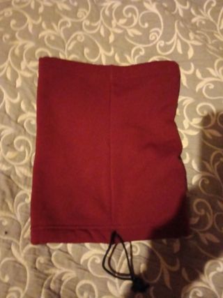 Braga cuello ajustable con estrellas.granate ..