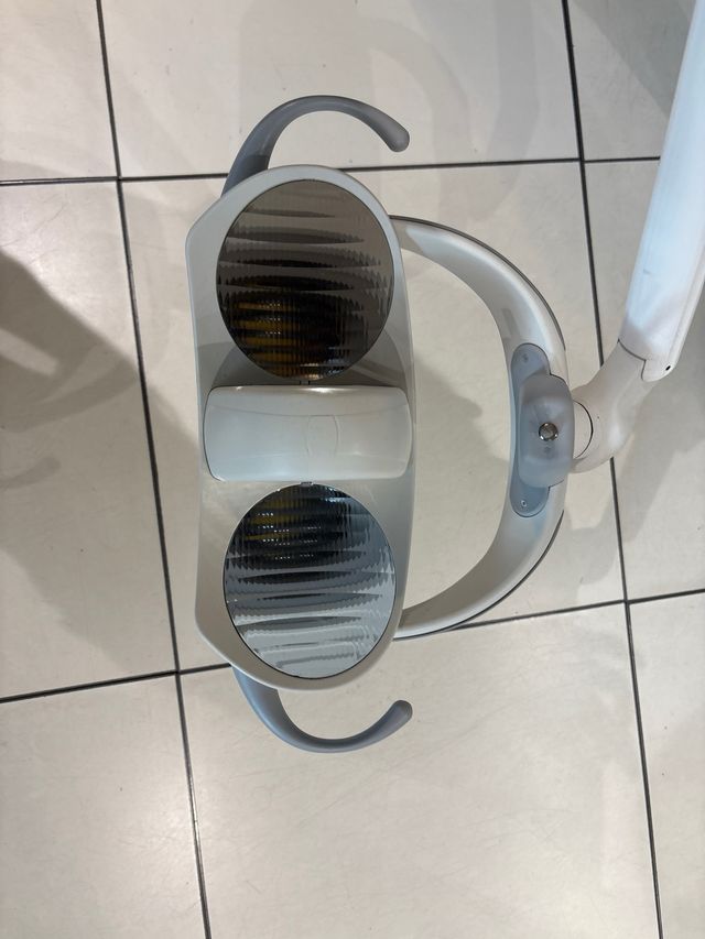 Lámpara Dental Faro Maia