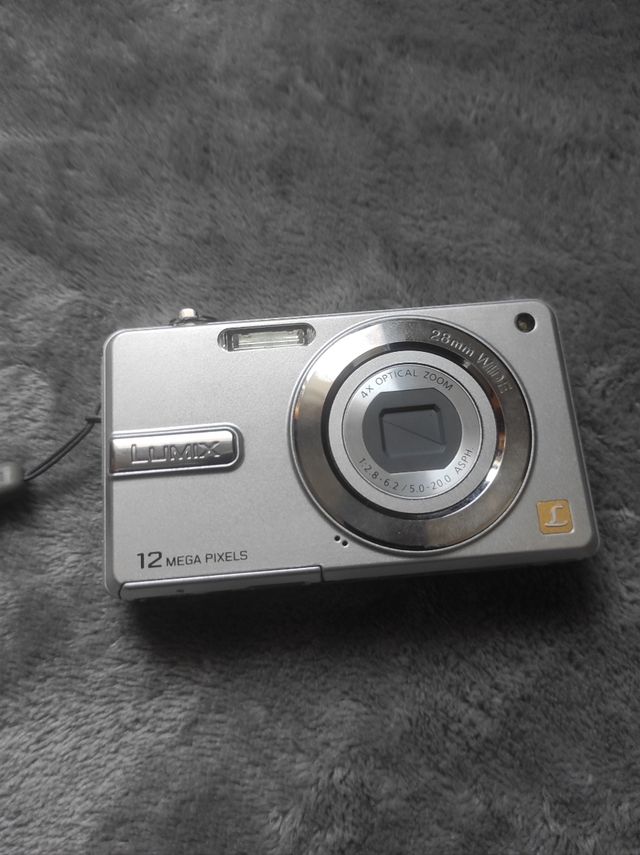 Cámara Panasonic Lumix F3 Plata