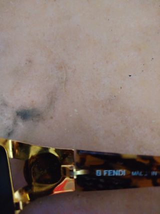 Gafas de sol Fendi doradas y negras