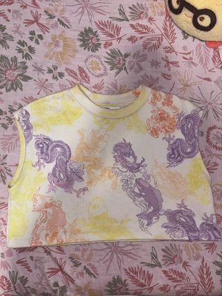 Top corto estampado dragones