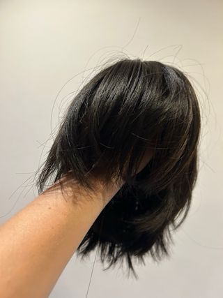 Peluca corta negra SHEIN + wig cap