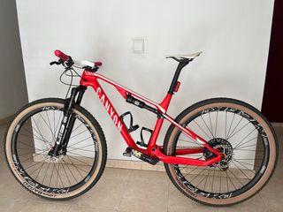 Bicicleta Canyon Lux Doble Suspensión - color Roja
