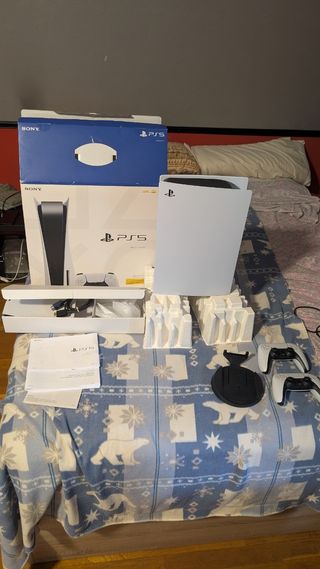 Play 5 Sony Blanca. Con lector de CD y 2 mandos