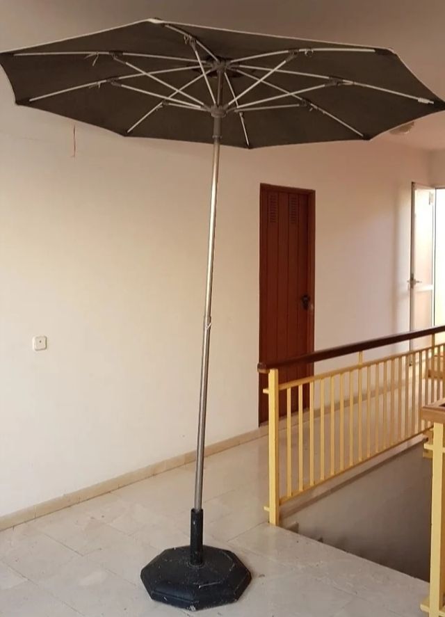 Guarda-sol em aço inox com base