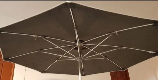 Guarda-sol em aço inox com base