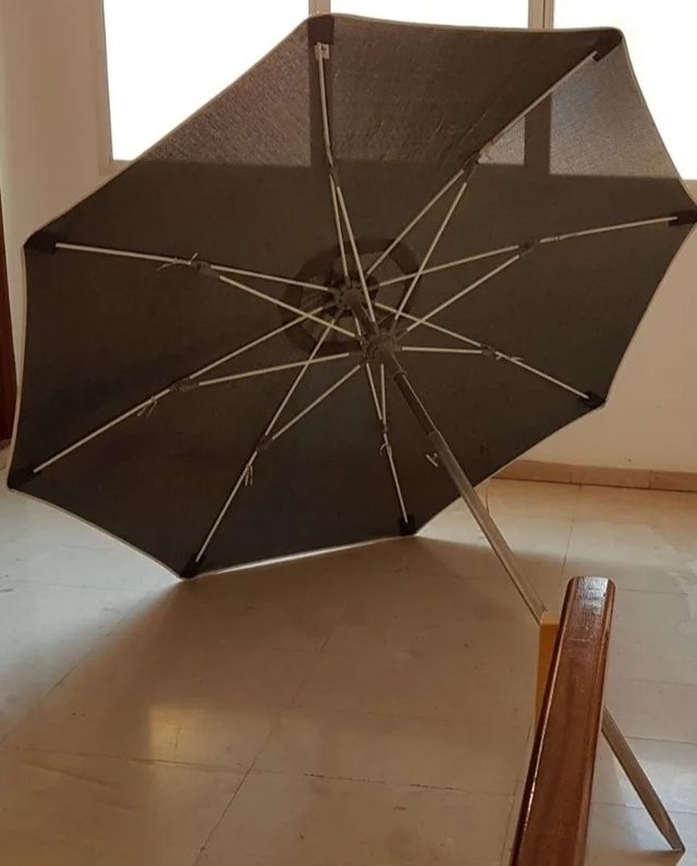 Guarda-sol em aço inox com base