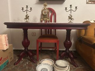 Mesa de comedor de caoba