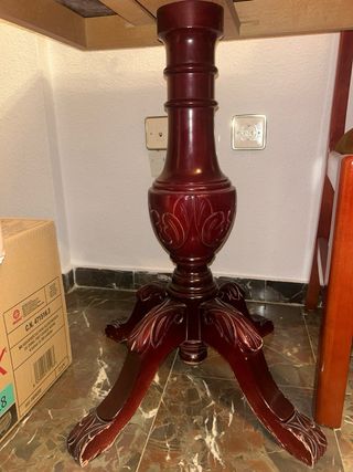 Mesa de comedor de caoba