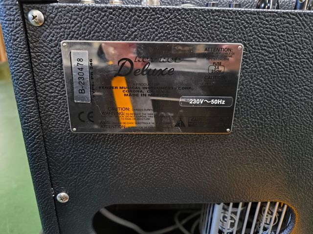 Amplificador Fender Hot Rod Deluxe + Flight Case