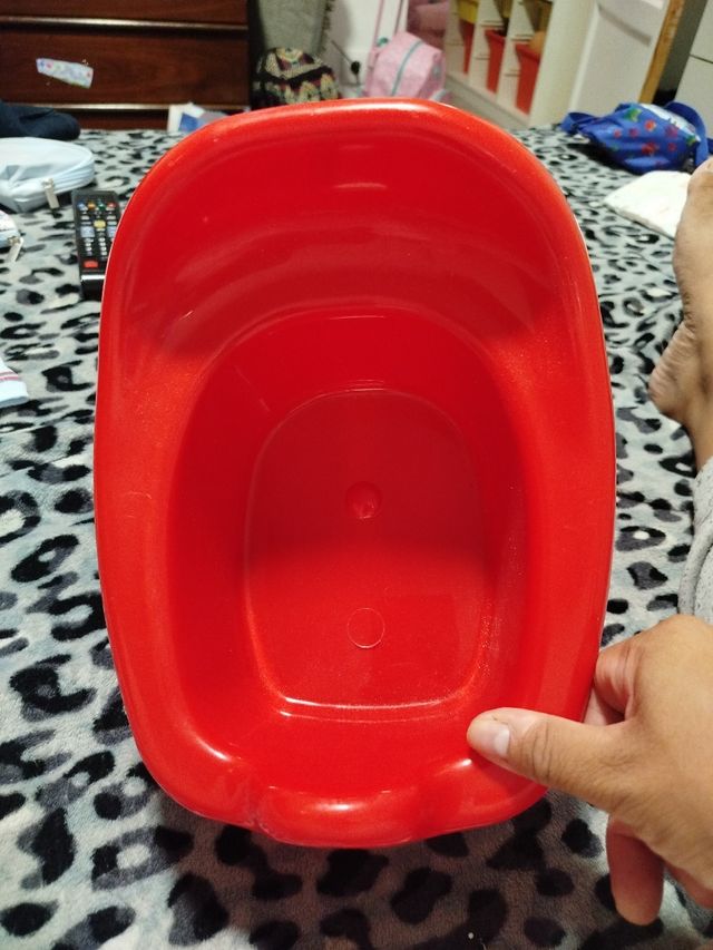 Orinal infantil rojo sin usar
