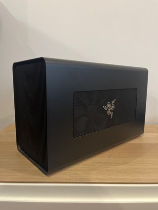 Razer Core X + Tarjeta Gráfica Asus RX 6600