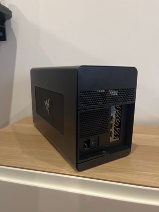 Razer Core X + Tarjeta Gráfica Asus RX 6600