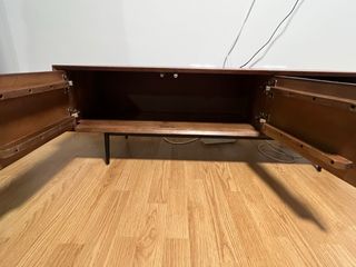 Mueble bajo TV madera