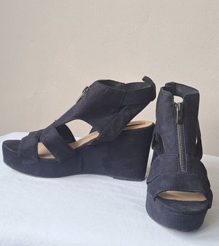 Sandalias de plataforma negras con cremallera