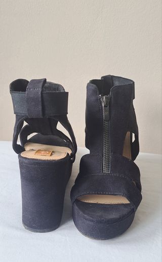 Sandalias de plataforma negras con cremallera