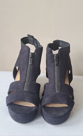 Sandalias de plataforma negras con cremallera