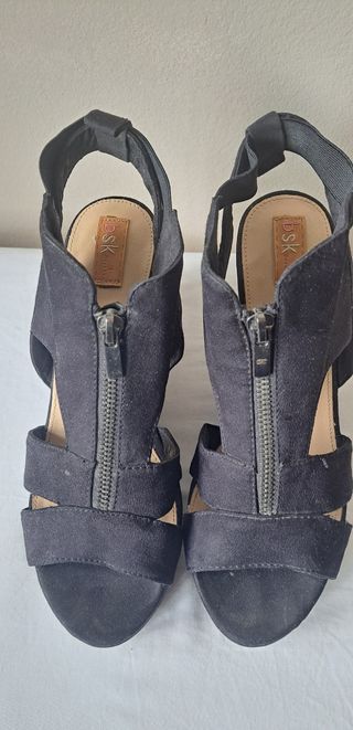Sandalias de plataforma negras con cremallera