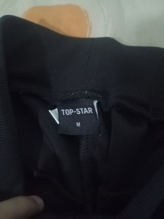 Pantalón deportivo negro y azul