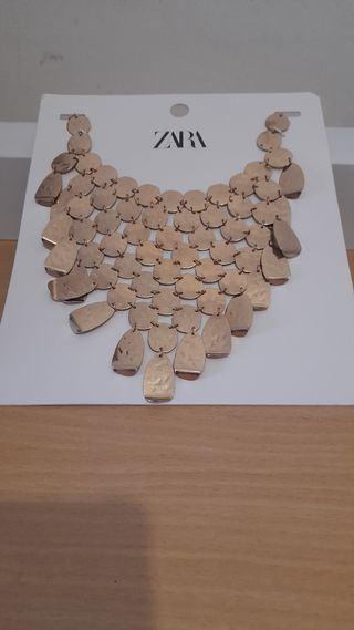 Collar babero metal dorado Zara