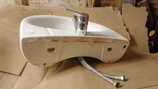 Lavabo Roca con mueble y grifo.