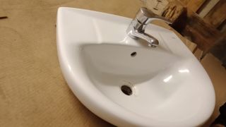 Lavabo Roca con mueble y grifo.