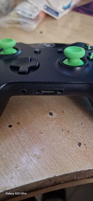 Mando Xbox One Negro con detalles verdes