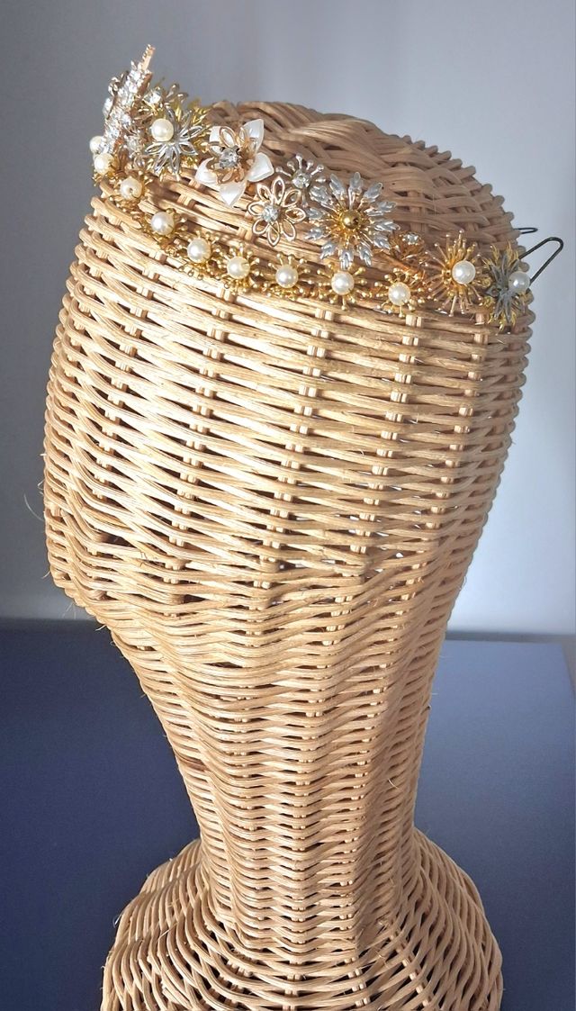 Tocado Novia Dorado y Blanco