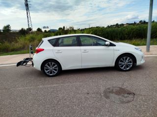 Toyota  Auris HYBRID 2014