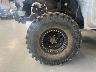 Llantas con gomas todoterreno