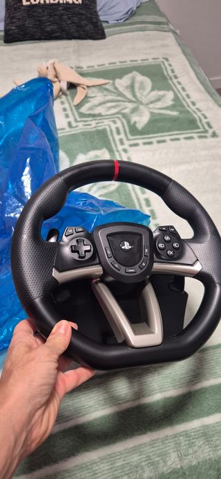 Volante y Pedales PlayStation Gran Turismo 7.