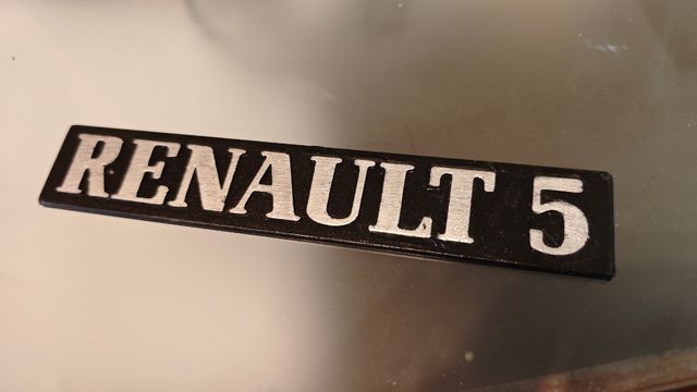 Insignia anagrama Renault 5