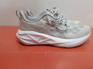Asics Novablast 5 Gris/Blanco