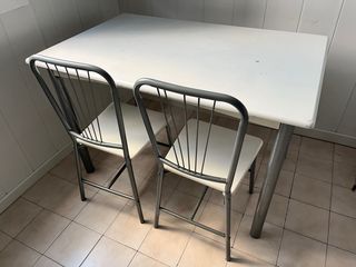 Mesa y 4 sillas de cocina blanca y gris, Conforama
