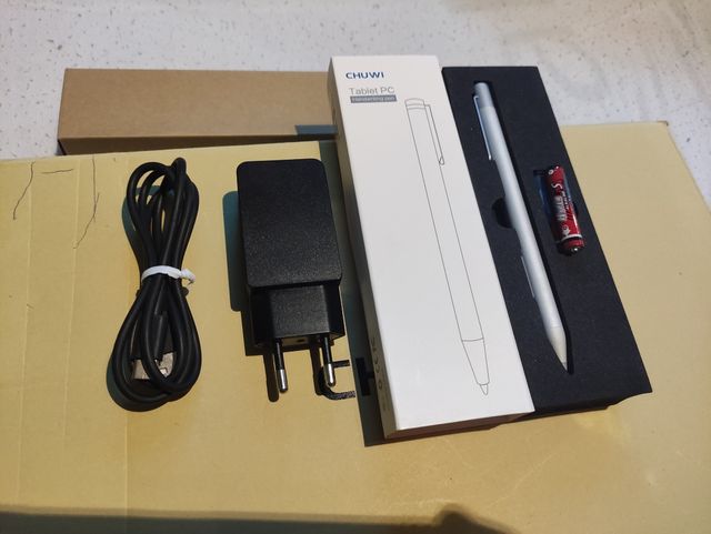 Tablet Hi9 Plus + Teclado + Accesorios