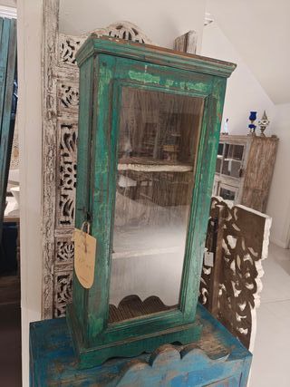 Vitrina madera y cristal efecto envejecido