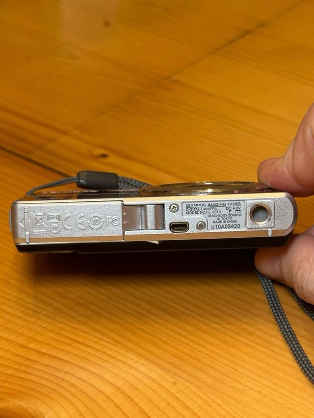 Digicam Olympus FE-3010 – 12 MP, Zoom 3x compacta