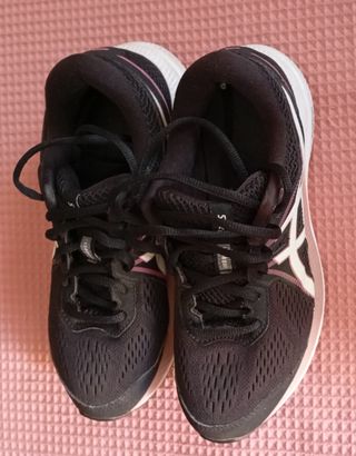 Zapatillas ASICS Negras y Rosas