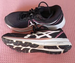 Zapatillas ASICS Negras y Rosas